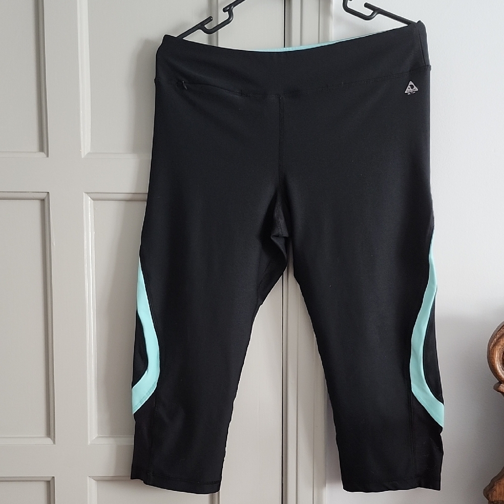 Capris Activewear by Zuzuzen